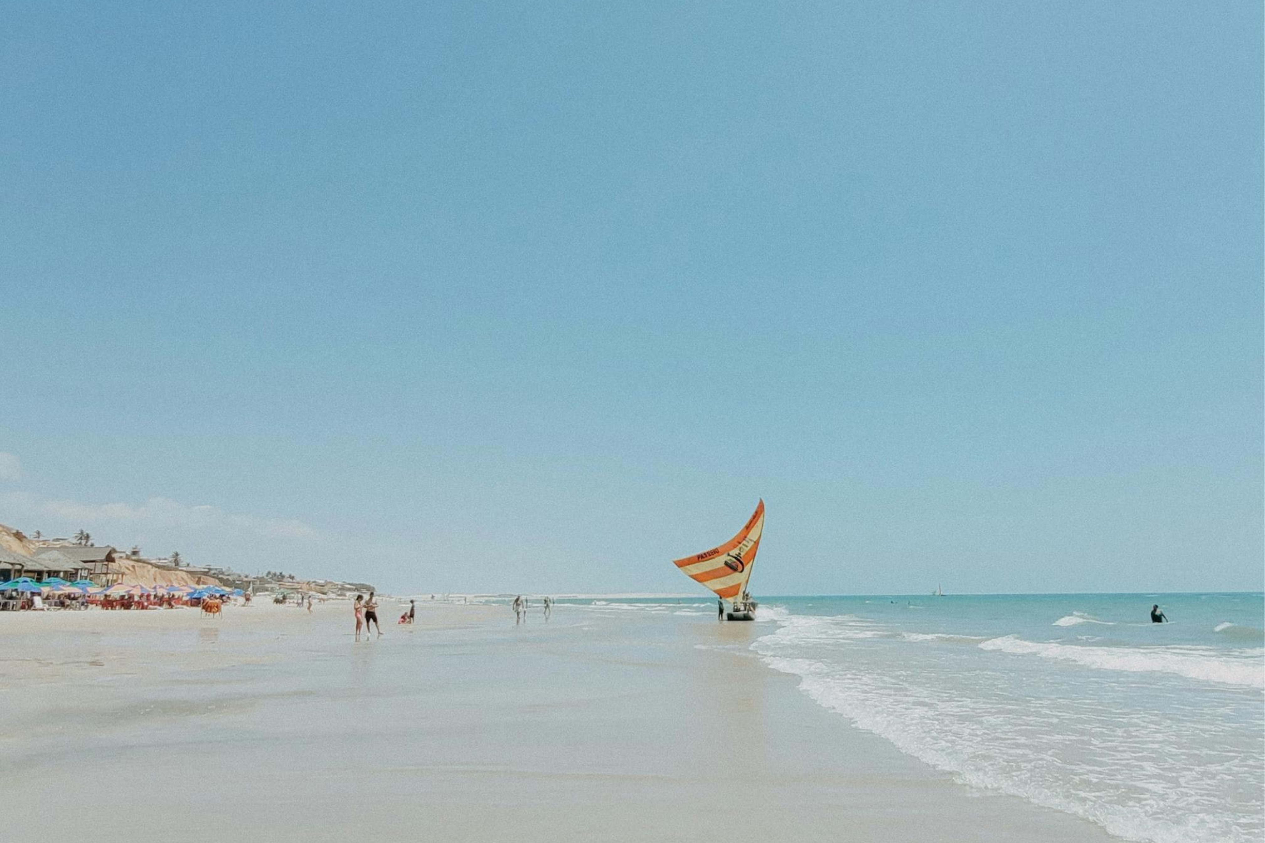 Casa Maré — praia de areia branca e mar turquesa em Canoa Quebrada